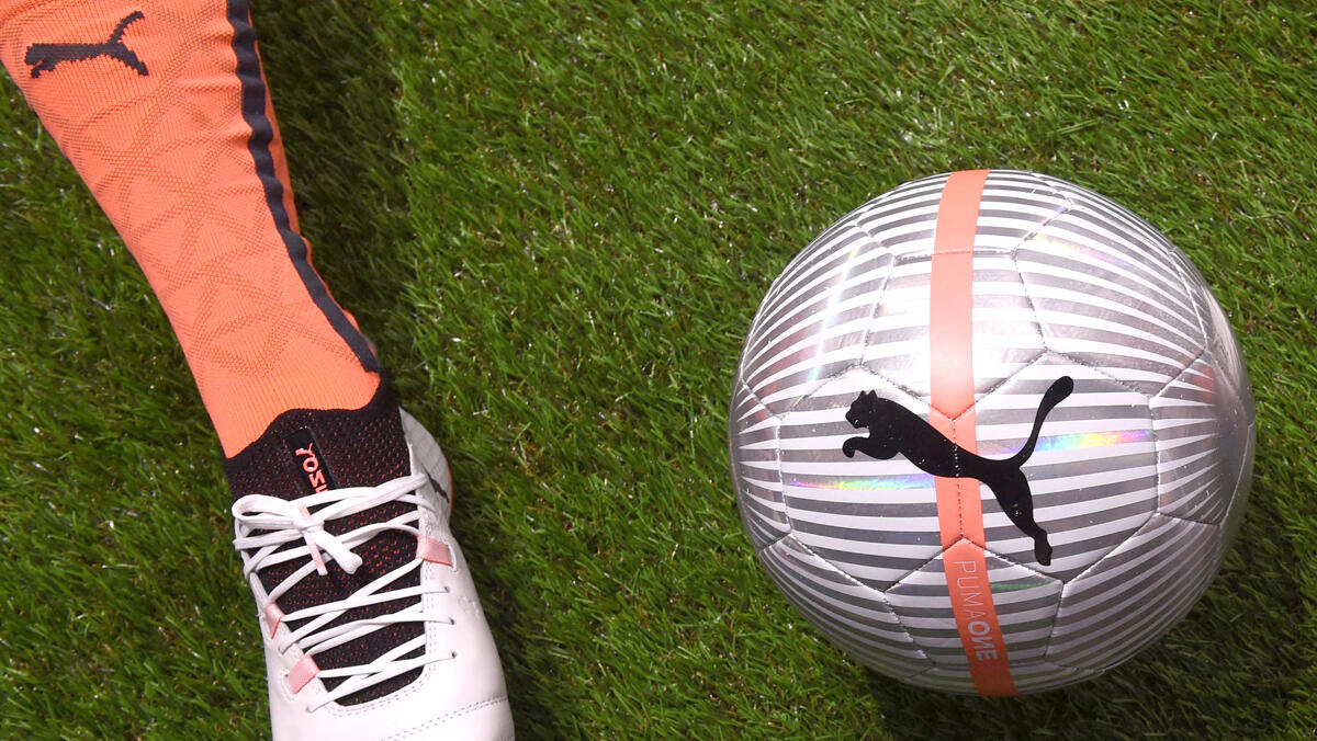 כדוררגל נעליים וביגוד של חברת פומה