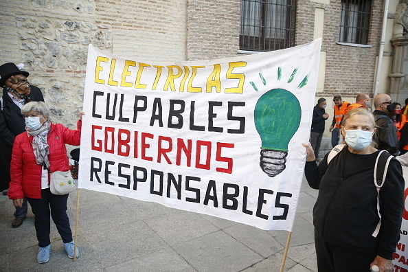 הפגנה במדריד נגד העלייה במחירי האנרגיה, אתמול, גטי