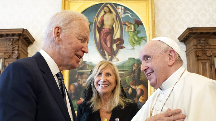 האפיפיור פרנציסקוס ו נשיא ארה"ב ג'ו ביידן ב פגישה בוותיקן
