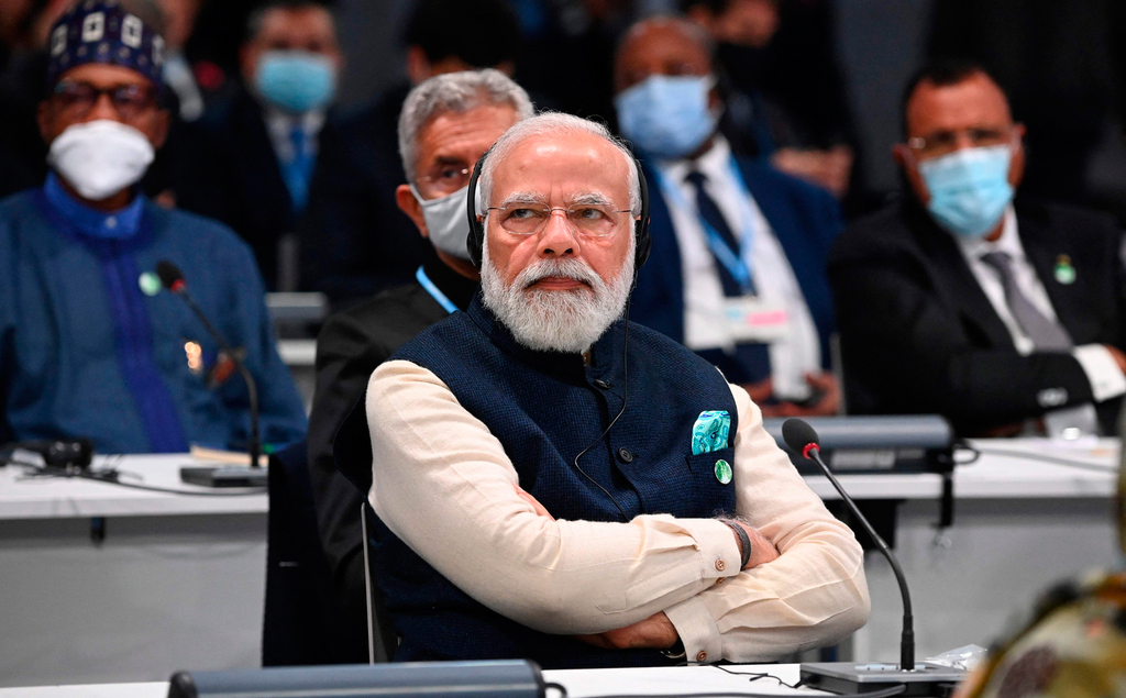 ראש ממשלת הודו נרנדרה מודי מאזין לדובר במהלך טקס הפתיחה של ועידת האו"ם לשינויי אקלים COP26 בגלזגו סקוטלנד