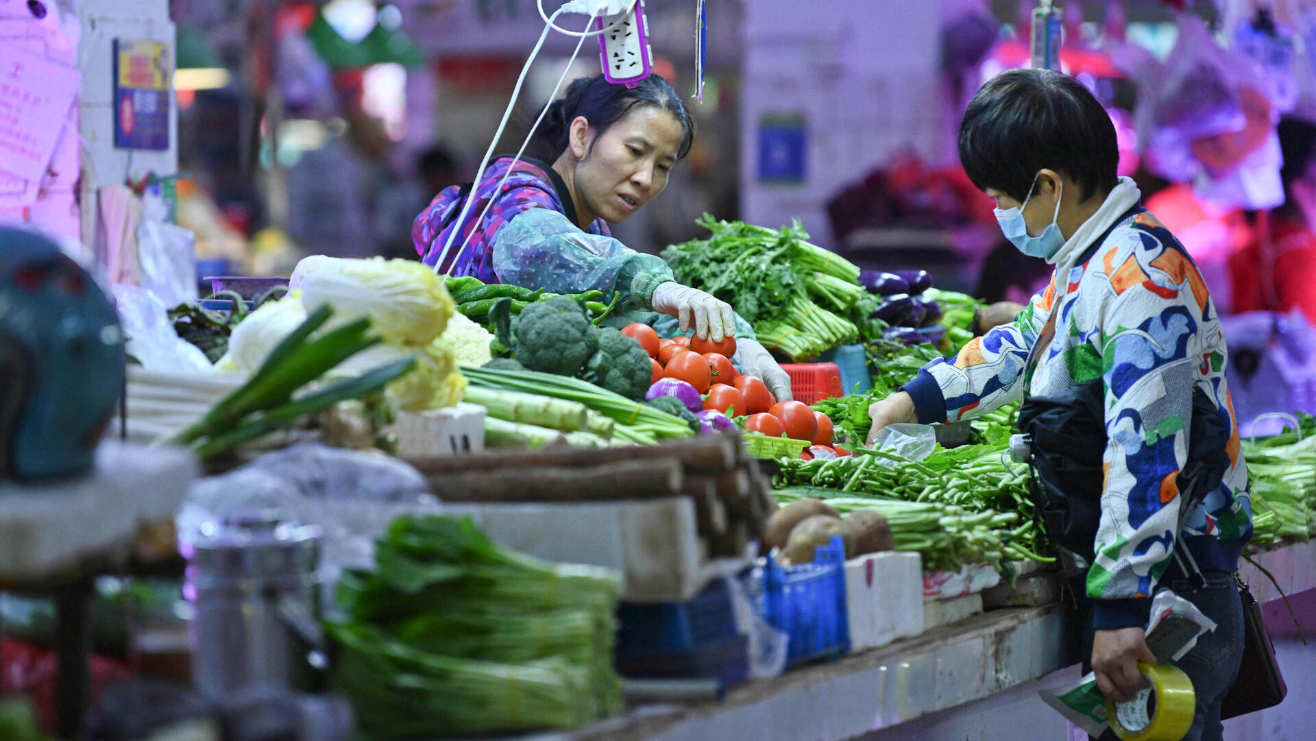קניות בשוק בננינג סין