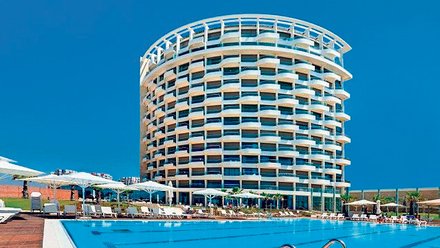 מלון הדירות ווסט בחוף הצוק תל אביב
