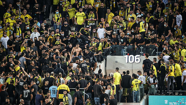 רשויות הספורט עדיין חושבות כמו משטר צבאי - ענישה קולקטיבית 