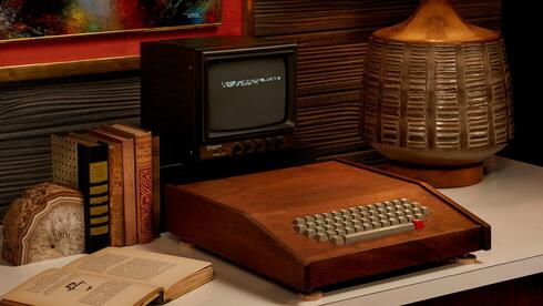 מחשב אפל 1 מ-1976 במכירה פומבית. רצוי להוריד עדכונים, צילום: JOHN MORAN AUCTIONEERS