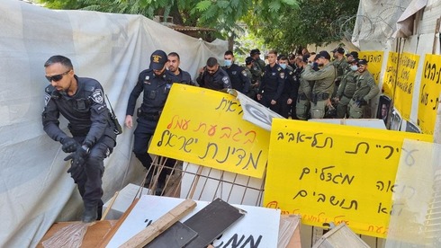 שוטרי מג"ב הבוקר בגבעת עמל בתל אביב, צילום: שאול גולן