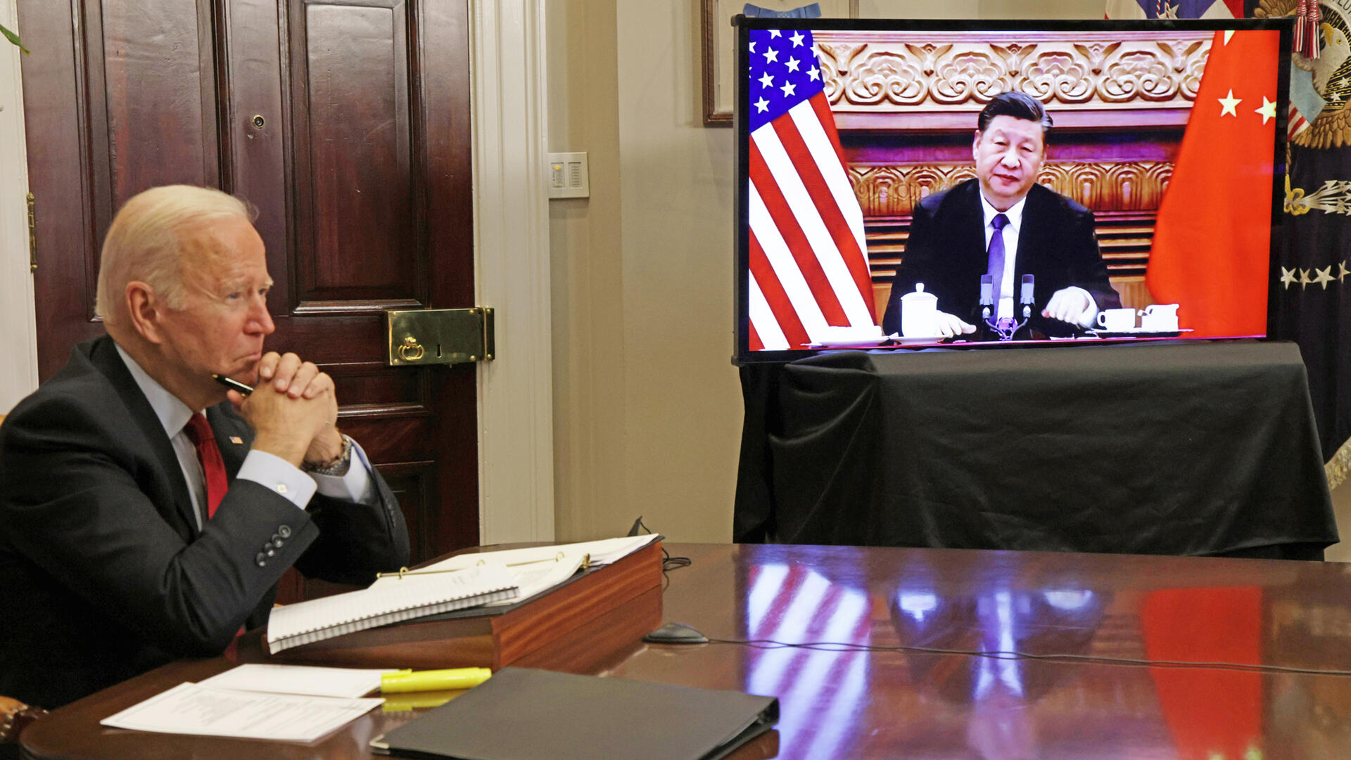 מימין נשיא סין שי ג'ינפינג ונשיא ארה"ב ג'ו ביידן בפגישה אינטרנטית