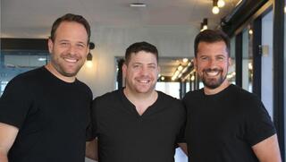 מימין רועי אבידור גלעד צירקל ומור לביא מייסדי סימביו