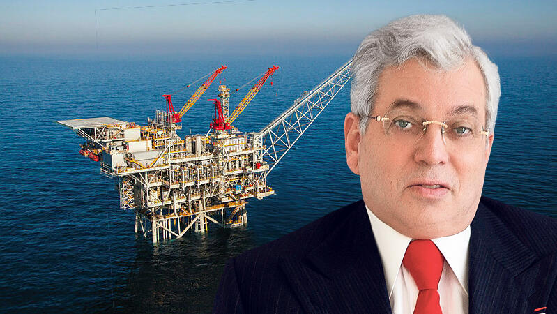 אהרון פרנקל על רקע מאגר תמר