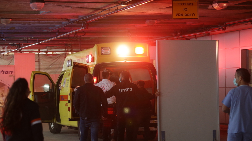 פינוי פצועים ל בית ה חולים שערי צדק ב ירושלים