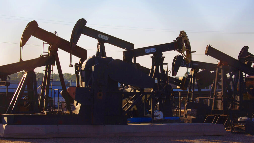 במאמץ לבלום את התייקרות הנפט: ביידן ישחרר עד מיליון חביות ביום מהרזרבות