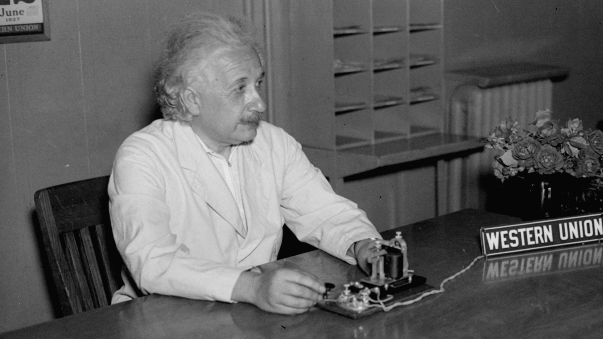 אלברט איינשטיין 1937