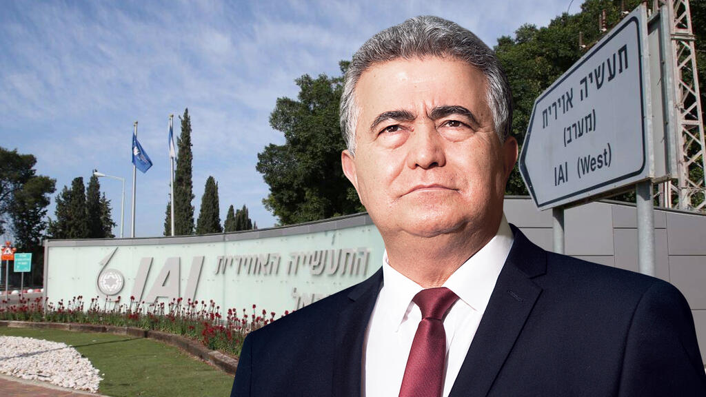 יו"ר תעשייה אווירית לשעבר עמיר פרץ, על רקע מטה התעשייה האווירית ב לוד (צילום: אבי מועלם, אלכס קולומויסקי) עמיר פרץ על רקע מטה התעשייה האווירית ב לוד