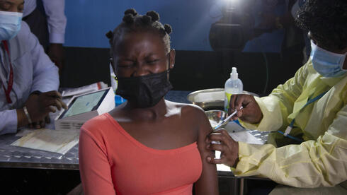 חיסון לקורונה בדרום אפריקה, צילום: AP