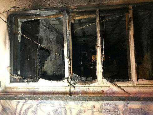 שריפה בבית בפתח תקווה מסוללת קורקינט שהתלקחה, צילום: נדב אבס