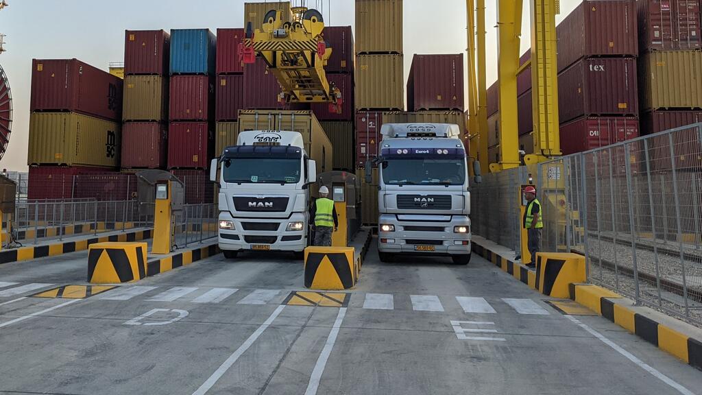 משאיות בנמל אשדוד (יובל שדה) נמל הדרום אשדוד 4