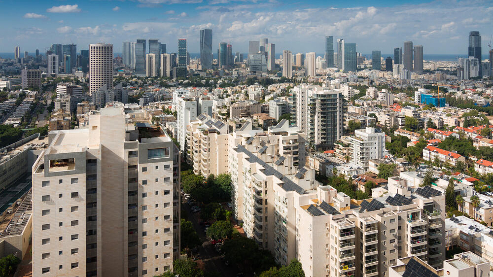 בכמה נמכרה דירת 4 חדרים ברחוב הכנסת בגבעתיים?