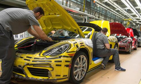 מפעל מכוניות פורשה פולקסווגן גרמניה, צילום: AFP