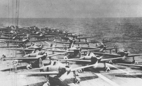 מטוסי זירו על נושאת מטוסים יפנית, צילום: USN