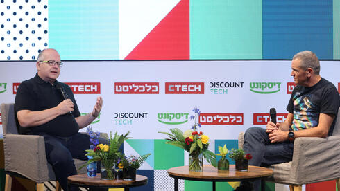משמאל:  חן עמית מנכ"ל ומייסד משותף ב-Tipalti בשיחה עם מאיר אורבך, צילום: אוראל כהן