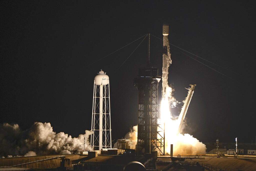 שיגור טיל פלקון 9 של SpaceX 
