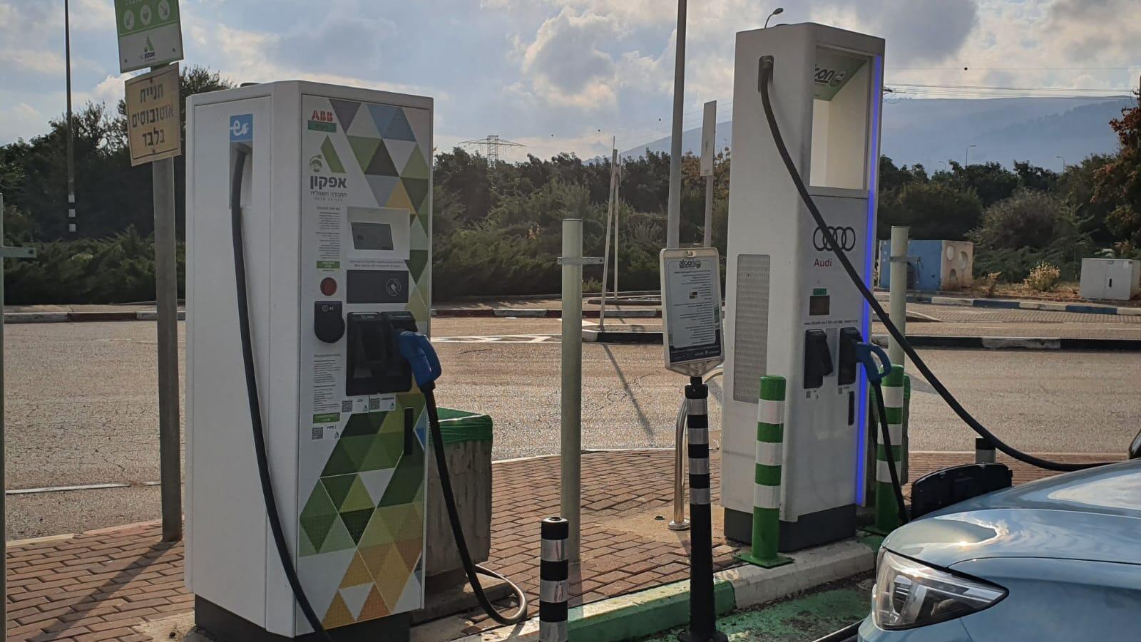 עמדות טעינה מהירות של ABB בצומת מחניים