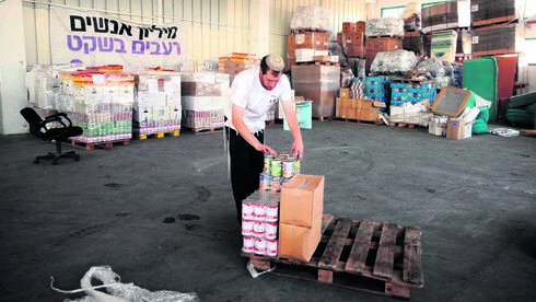 המדינה יוצאת במכרז להכנת 80 אלף מארזי מזון, אך עמותות לא יוכלו להשתתף בו