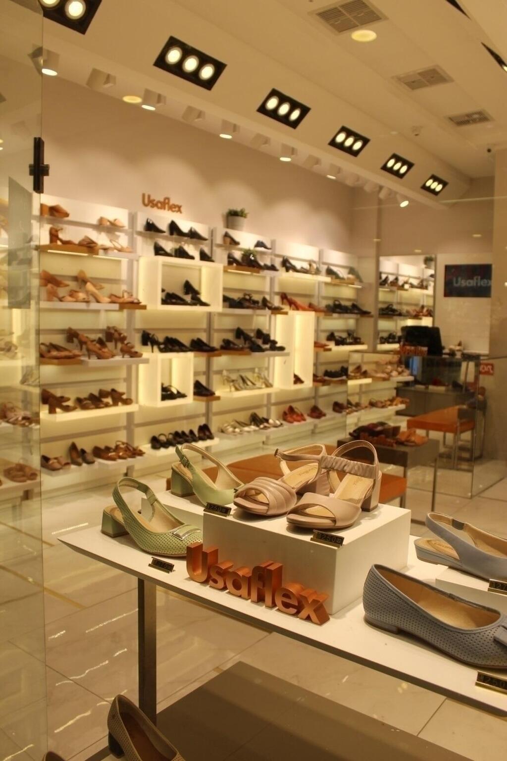 אוזפלקס - הקולקציה המיוחדת שבחנות כוללת נעליים מכל הסוגים.