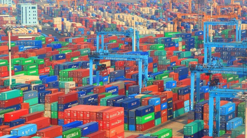 מכולות בנמל בוסאן, דרום קוריאה (צילום: AFP) מכולות נמל בוסאן דרום קוריאה