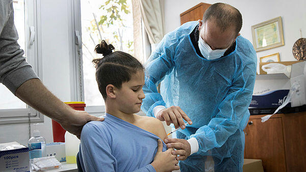 חיסון ילדים נגד קורונה, צור הדסה, אלכס קולומויסקי