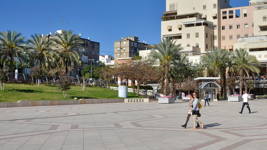 &quot;התעמרות קשה&quot;: ראש עיריית כפר סבא ניסה להדיח את מהנדסת העיר, ונכשל