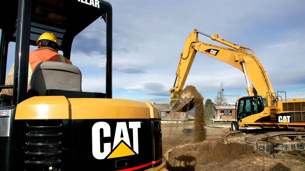 טרקטור ודחפור של קאטרפילר