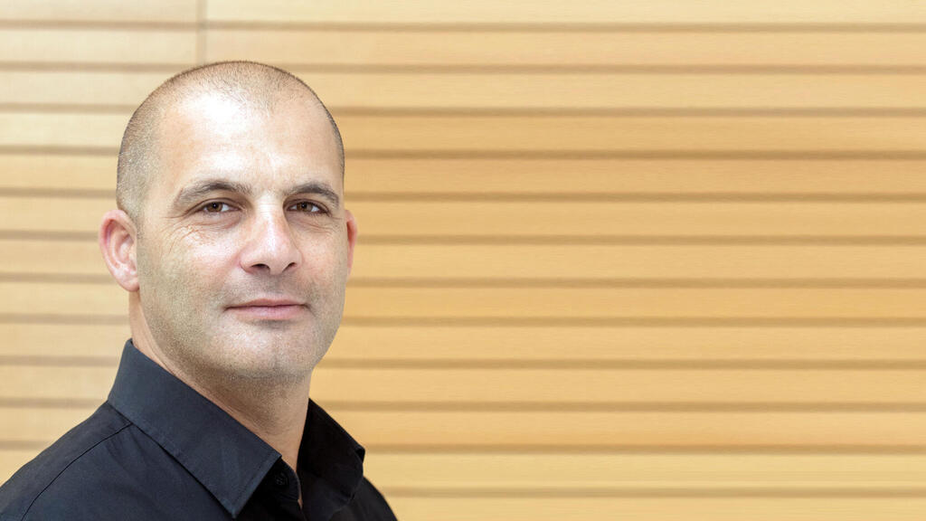 צחי נחמיאס  מגה אור