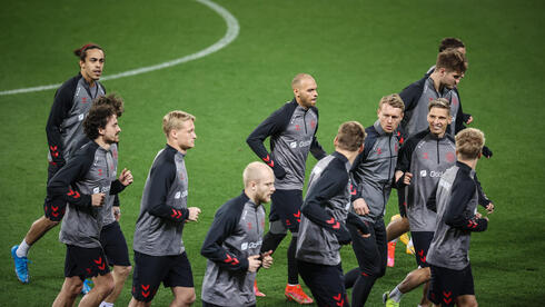 נבחרת דנמרק מתאמנת, צילום: עוז מועלם