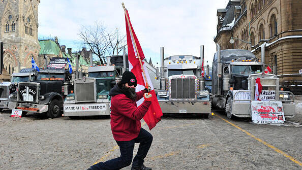מחאת נהגי המשאיות בקנדה מאיימת על תעשיית הרכב בארה&quot;ב