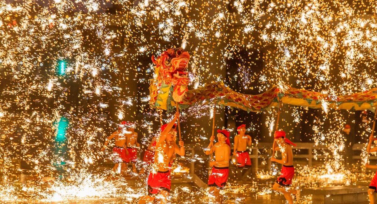 פוטו שנה סינית חדשה שנת הנמר ריקוד דרקון 