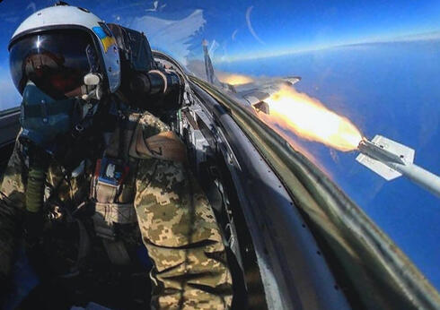 מטוס אוקראיני משגר טיל בתרגיל. איזה סיכוי יש לו בקרב נגד רוסיה?, צילום: waronline