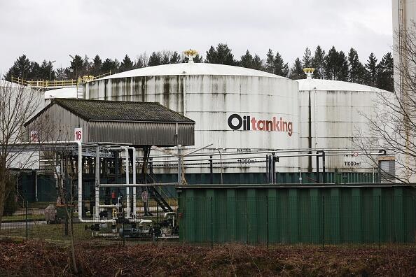 מתקן לאחסון נפט של חברת אוילטנקינג Oiltanking  ב גרמניה