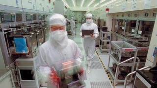 חברת TSMC ב טאיוון לייצור שבבי מחשב שבבים ציפים