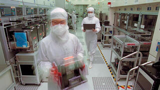 חברת TSMC ב טאיוון לייצור שבבי מחשב שבבים ציפים