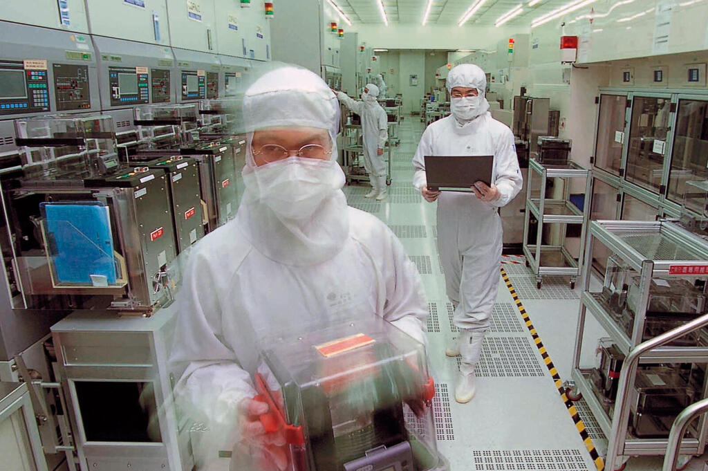 חברת TSMC ב טאיוון לייצור שבבי מחשב שבבים ציפים