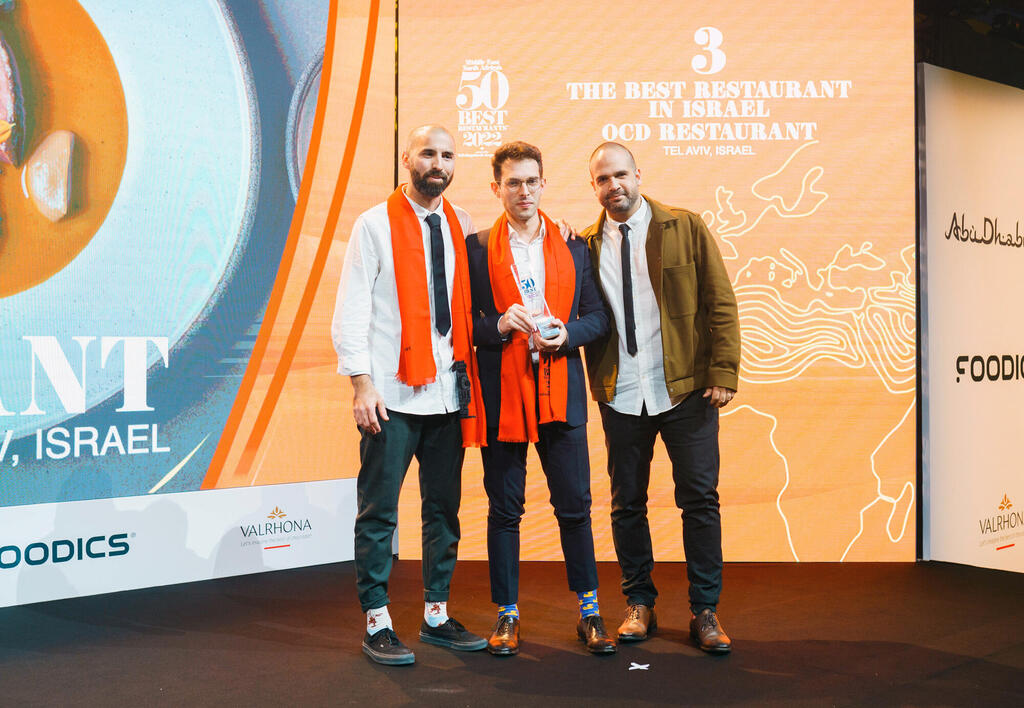 מימין ארז זוארס השף רז רהב ו עידן בלומנטל מ תחרות 50 המסעדות הטובות ביותר OCD ב דובאי פנאי