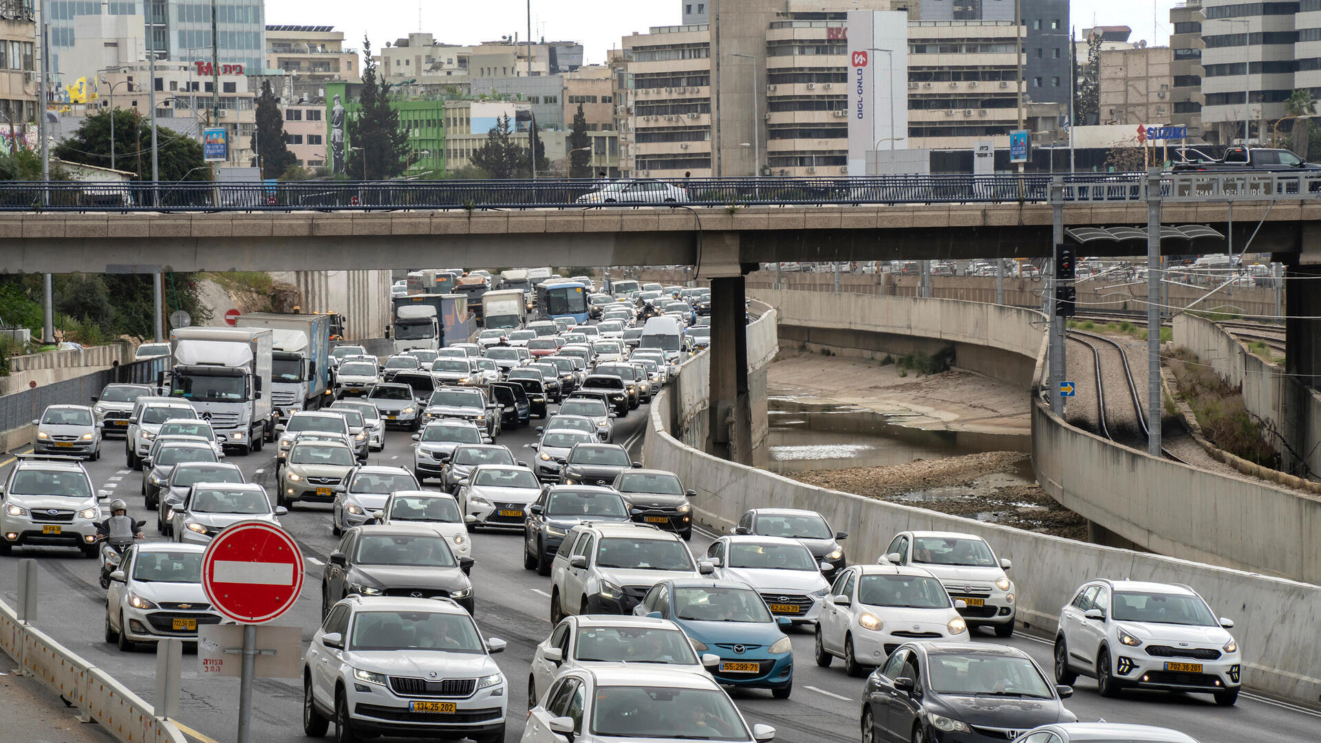 נתיבי איילון פקק תנועה תחבורה כביש כבישים מכוניות