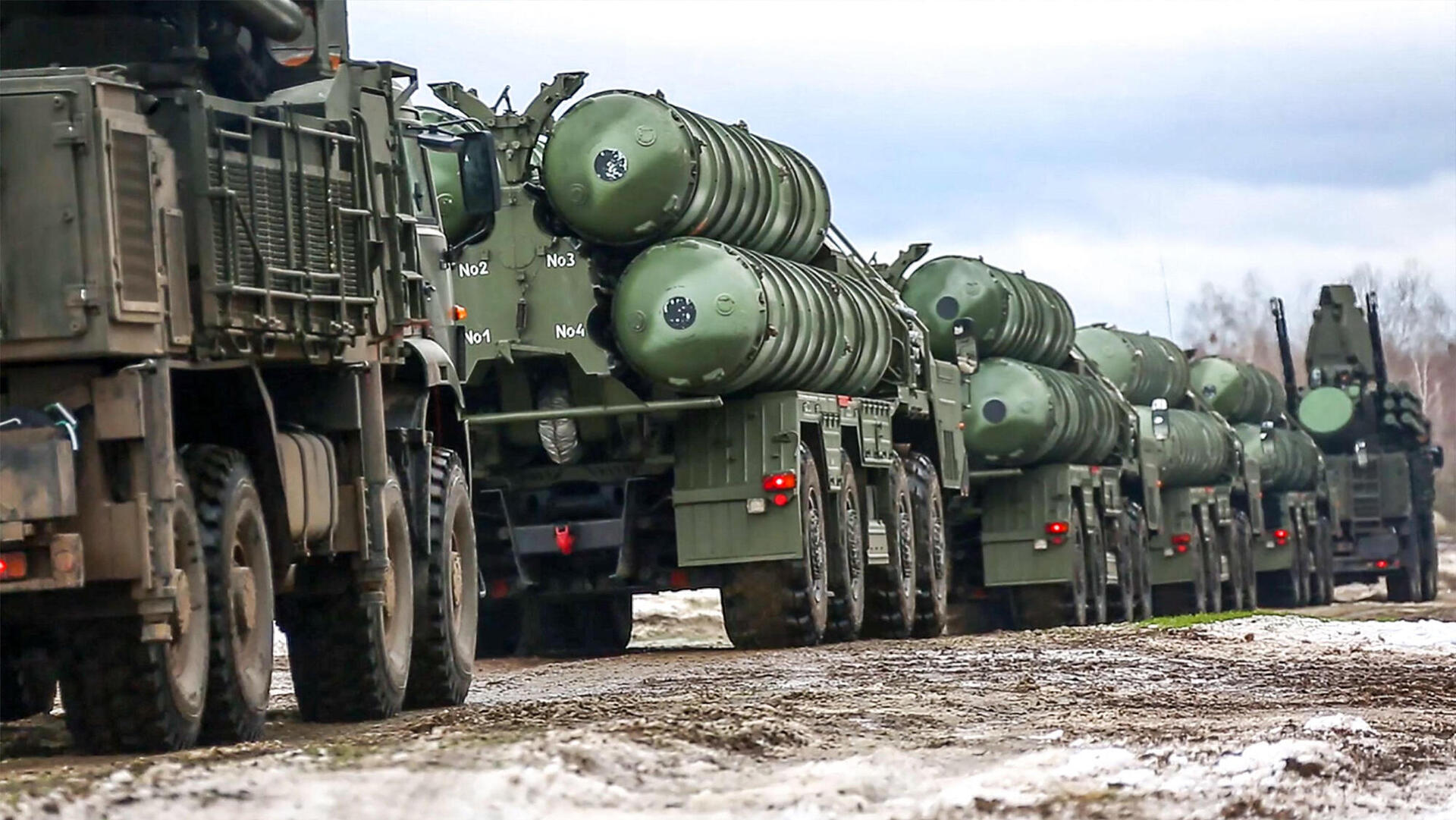 צבא רוסיה מתכונן בעקבות התקדמות צבאות רוסיה ו אוקראינה שמתכוננות ל מלחמה בעקבות התקדמות צבאות רוסיה ו אוקראינה שמתכוננות ל מלחמה