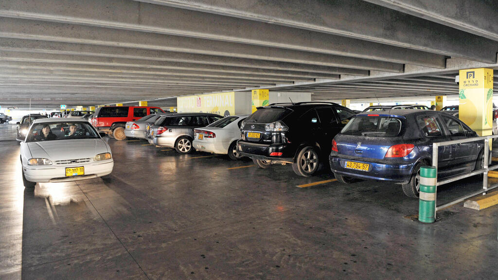 החניון בנתב"ג (צילום: יובל חן) ה חניון ב נתב"ג חנייה נתבג נמל תעופה בן גוריון חניה