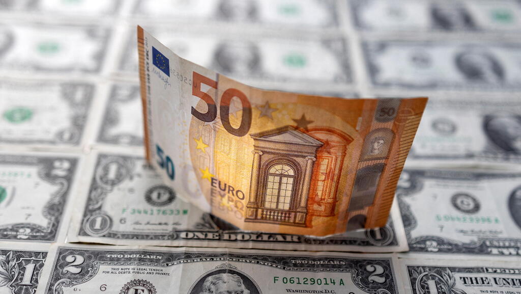 אירופה אדומה גם במט&quot;ח: היורו נופל ב-1.4% מול הדולר 