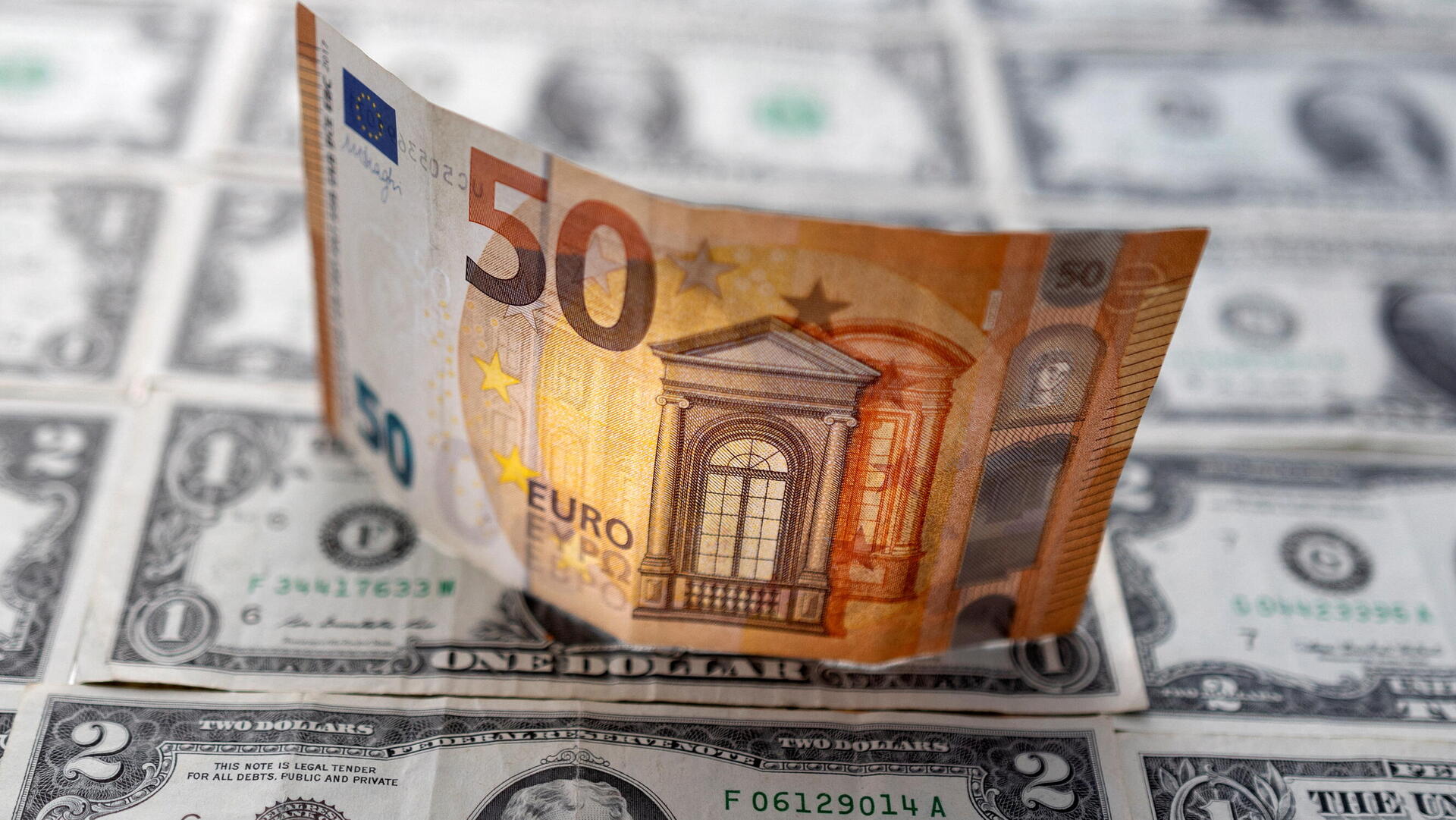יורו דולר דולרים כסף מזומן מט"ח מטבע חוץ