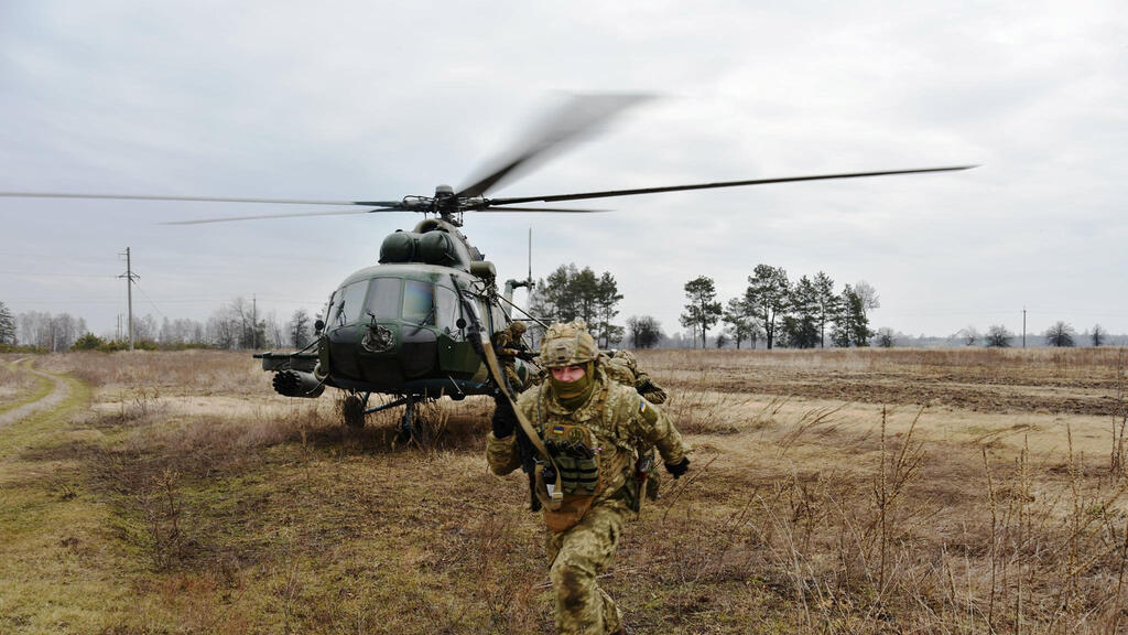 תרגיל צבא אוקראינה חייילים לקראת מלחמה עם רוסיה 
