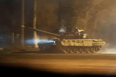 טנק ברחובות דונייצק, צילום: רויטרס