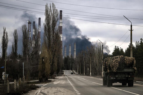 תחנת כוח שנפגעה אתמול מהפגזה בעיירת הגבול האוקראינית שחאסטיה, שבמחוז הבדלני לוהאנסק, צילום: AFP