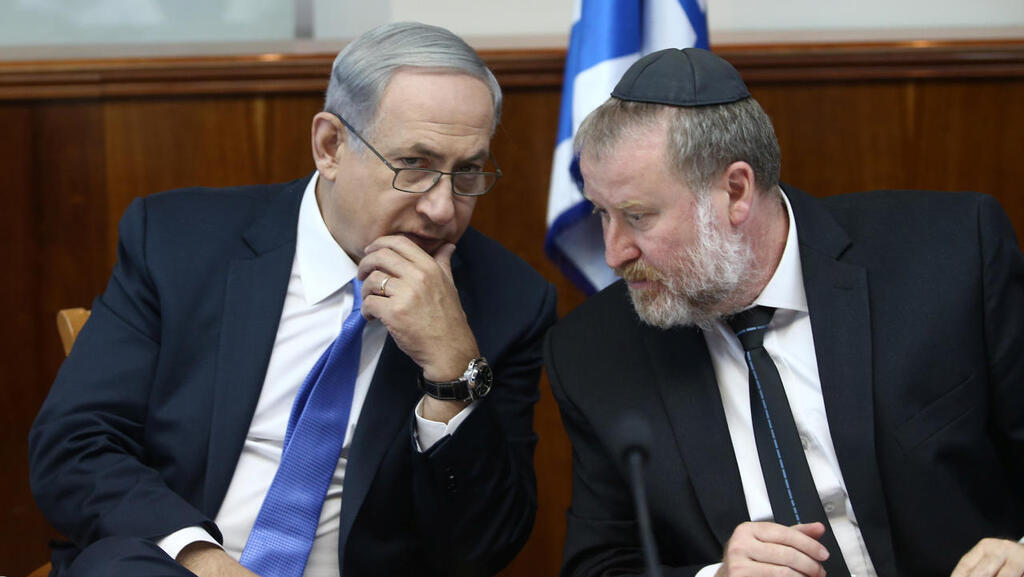 מנדלבליט ונתניהו (צילום: אוהד צויגנברג) היועמ"ש היוצא אביחי מנדלבליט עם ראש הממשלה לשעבר בנימין נתניהו